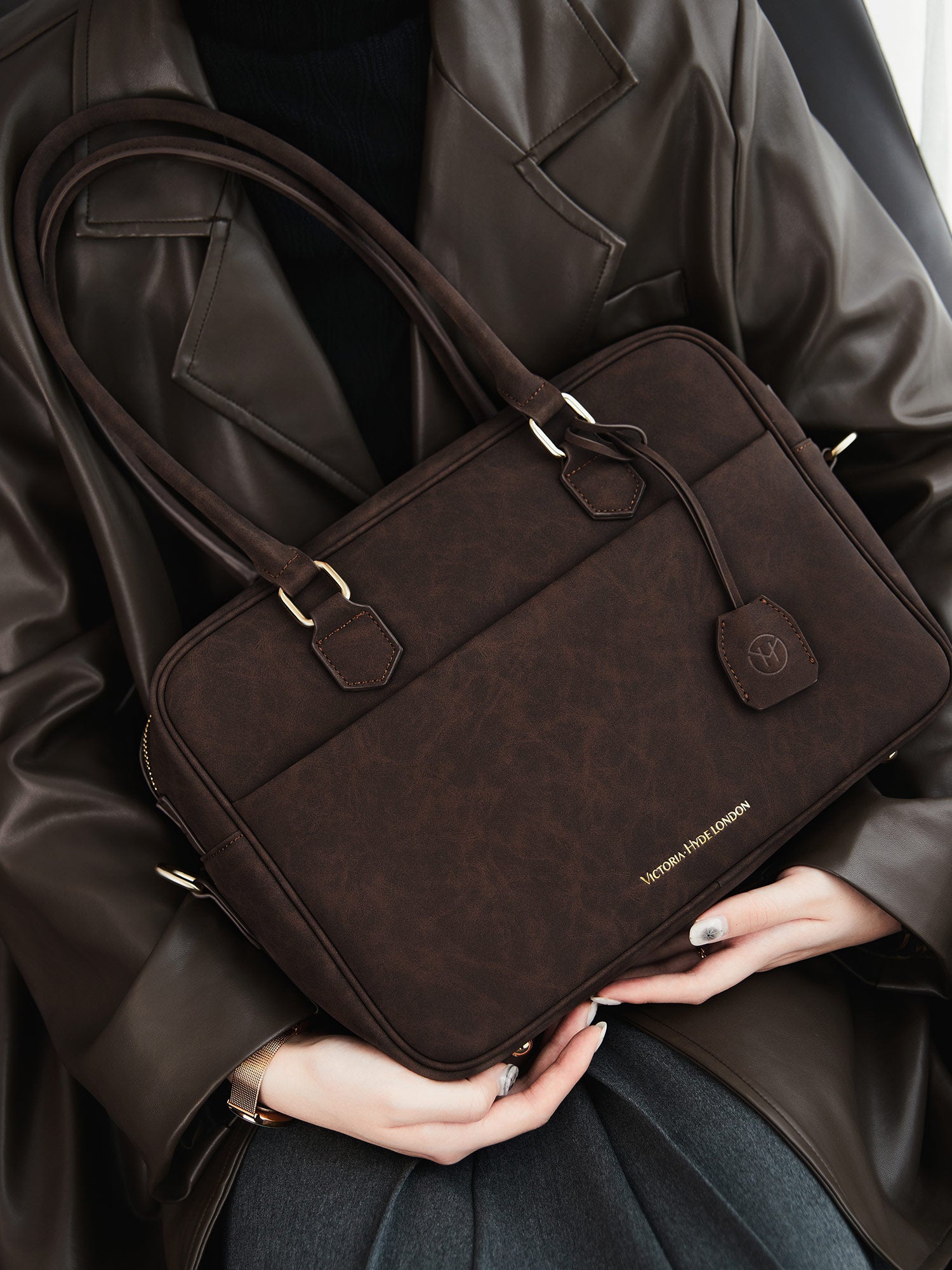Victoria Hyde Margaret Large Brown work bag – vegan microfiber leather, water-repellent, fits 13" laptop, smart interior, removable cosmetic bag, umbrella pouch. Ideal for professional women.