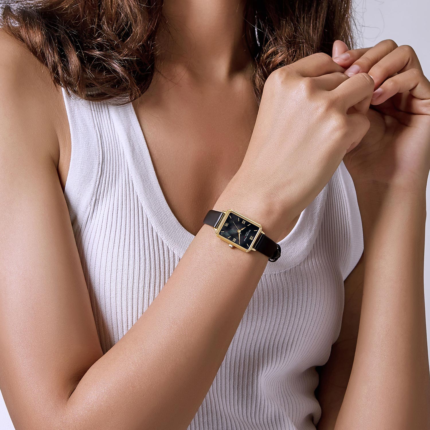 Victoria Hyde Hampton women's watch – square gold case, leather strap, Miyota 2035 movement, mineral glass, 22x28 mm, classic elegance.
