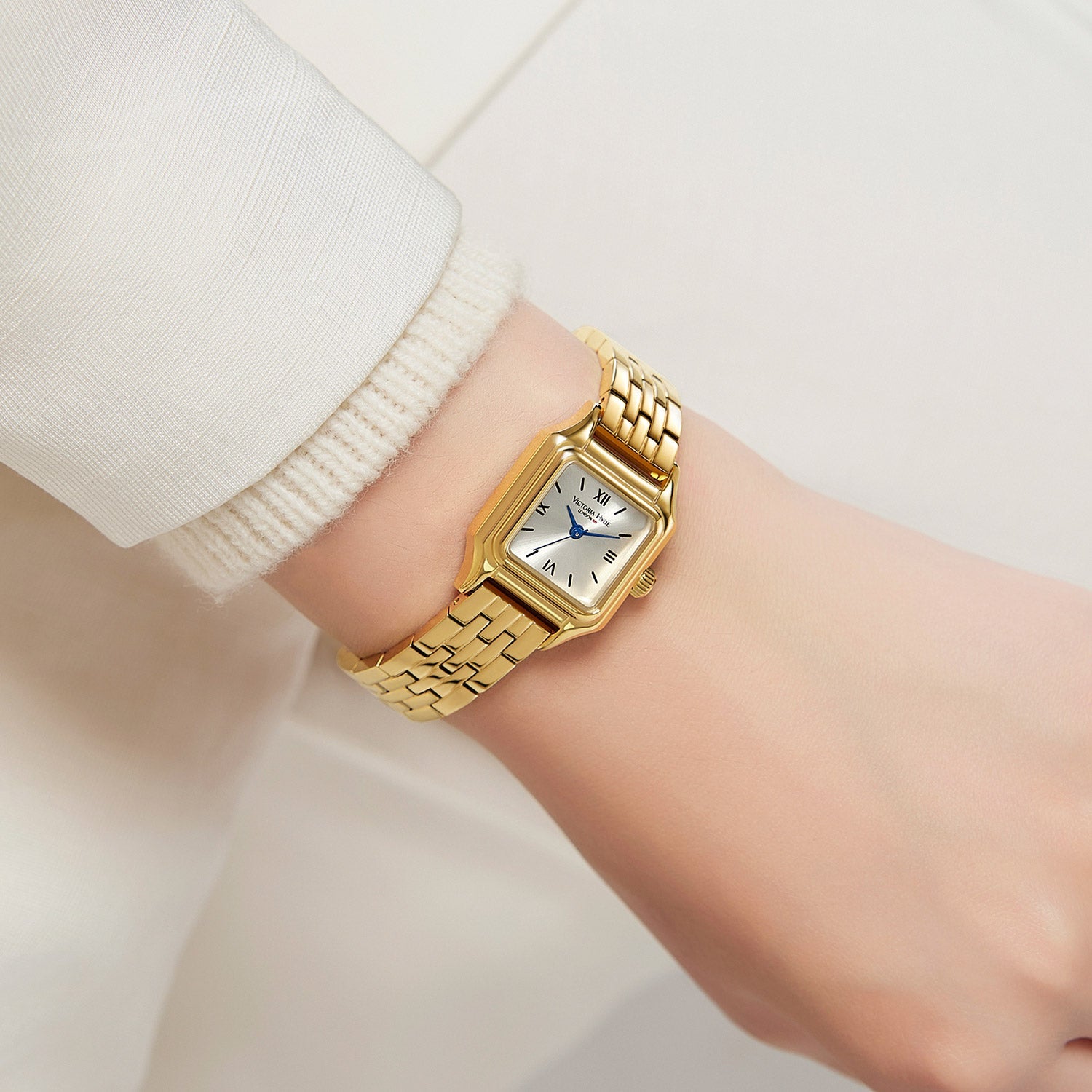 Victoria Hyde minimalist women's watch, elegant timeless design, Miyota movement, eco-friendly copper case, mineral glass, 22x30mm, 3 ATM.