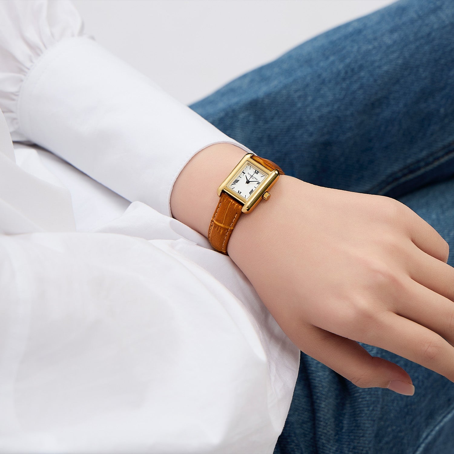 Victoria Hyde RETRO women’s watch, light gold square case, silver sand-effect dial, brown bamboo-pattern leather strap, Japanese quartz movement, 3ATM.