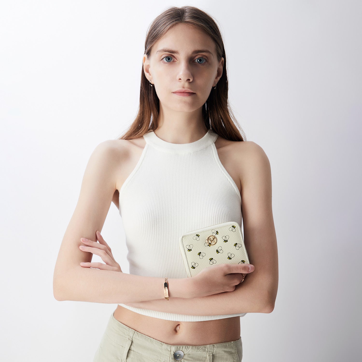 Victoria Hyde Avila white wallet, bee details,lychee pattern top grain leather, bee design, card slots, coin pocket, light gold hardware.