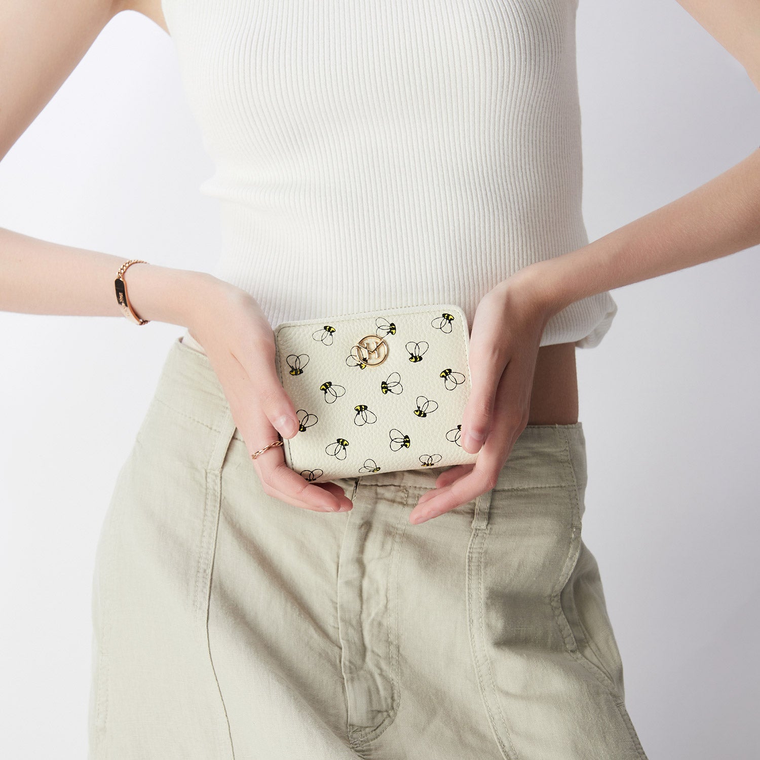 Victoria Hyde Avila white wallet, bee details,lychee pattern top grain leather, bee design, card slots, coin pocket, light gold hardware.