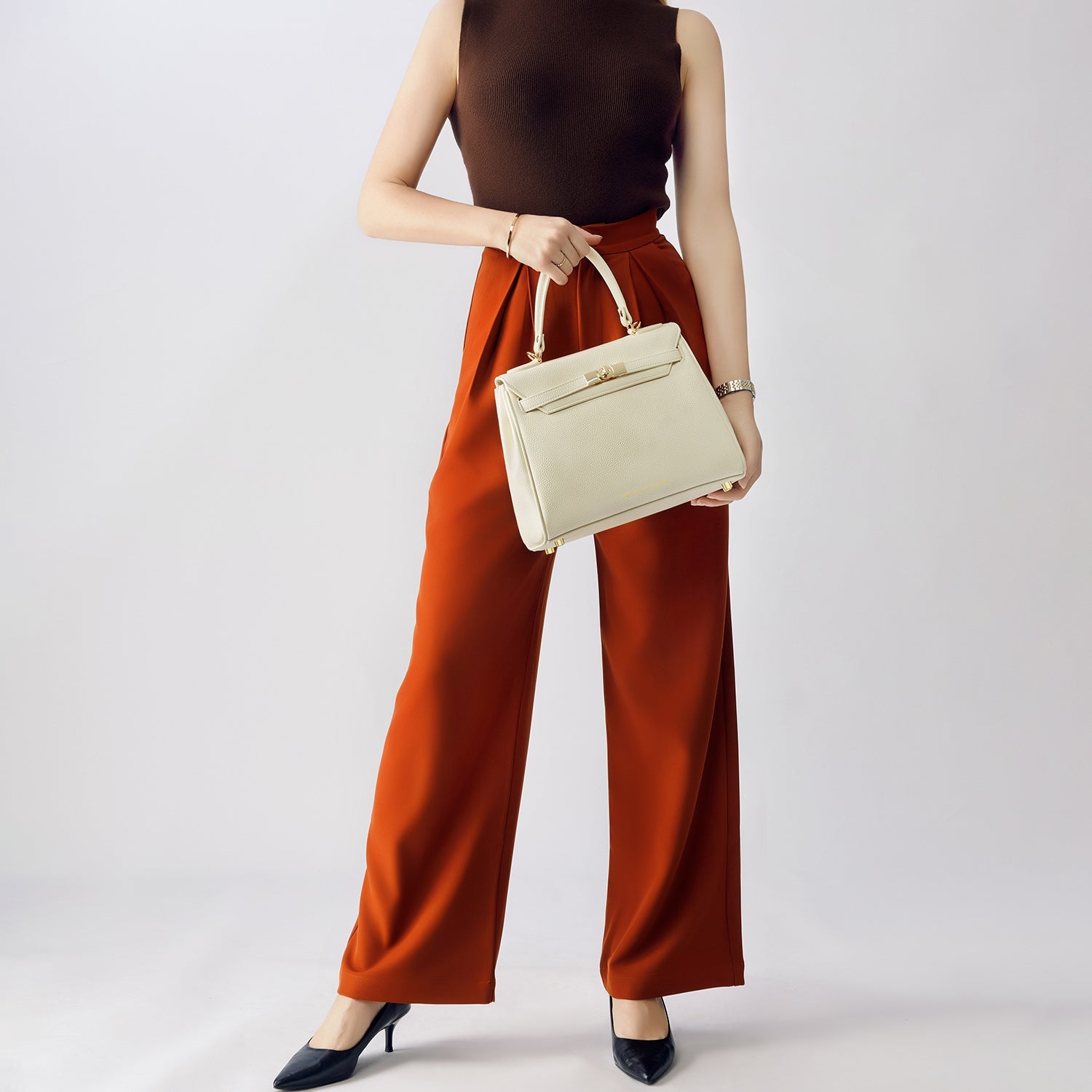 Victoria Hyde Victoria Moonlight White handbag in PU leather with gold hardware, detachable strap, organized interior for elegant daily use.