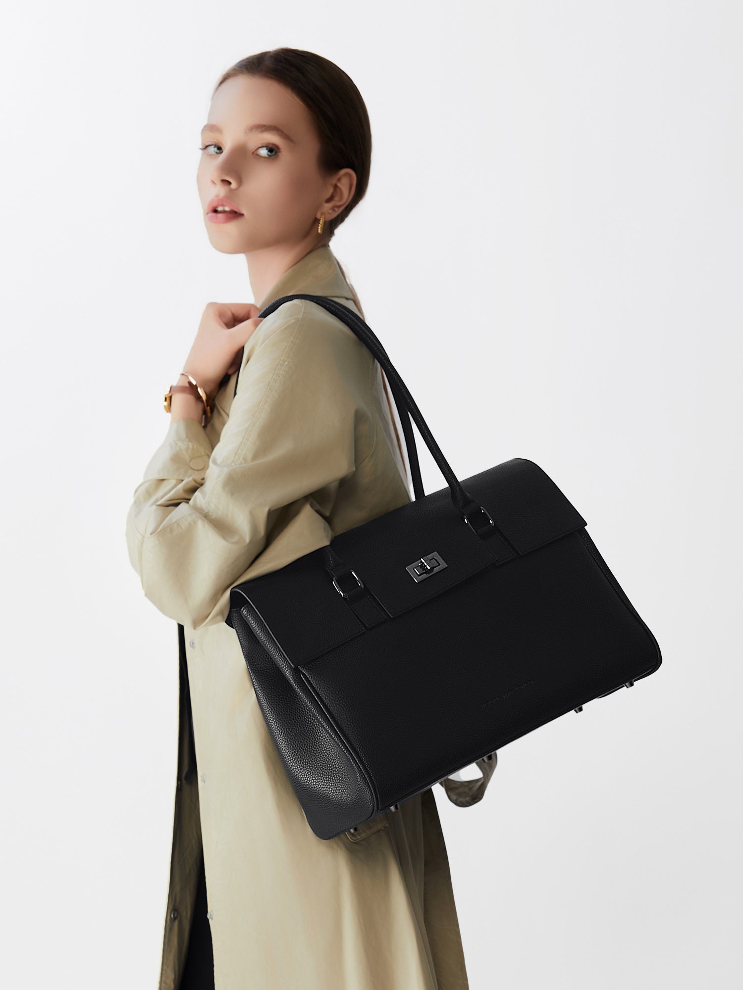 Victoria Hyde Jolene Large Black work bag – spacious laptop compartment fits 15", vegan microfiber leather, water-repellent, Shandong silk lining, perfect for working mothers.