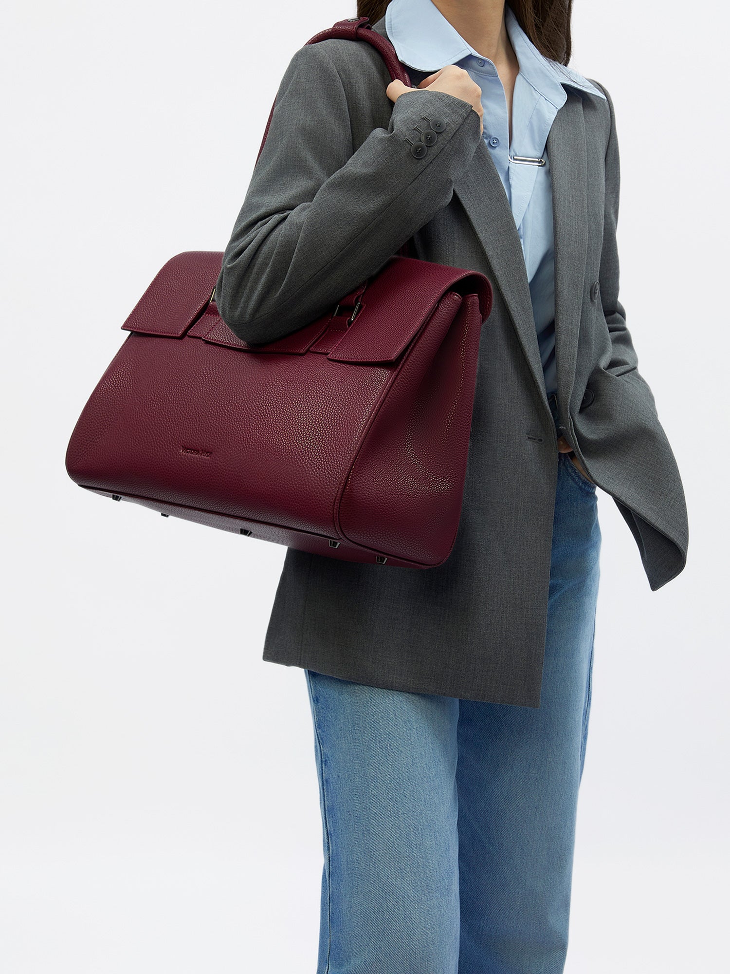 Victoria Hyde Jolene large green work bag: vegan, water-repellent, scratch-resistant. Padded 15" laptop compartment, removable cosmetic bag. Dimensions 37x26.5x16 cm.
