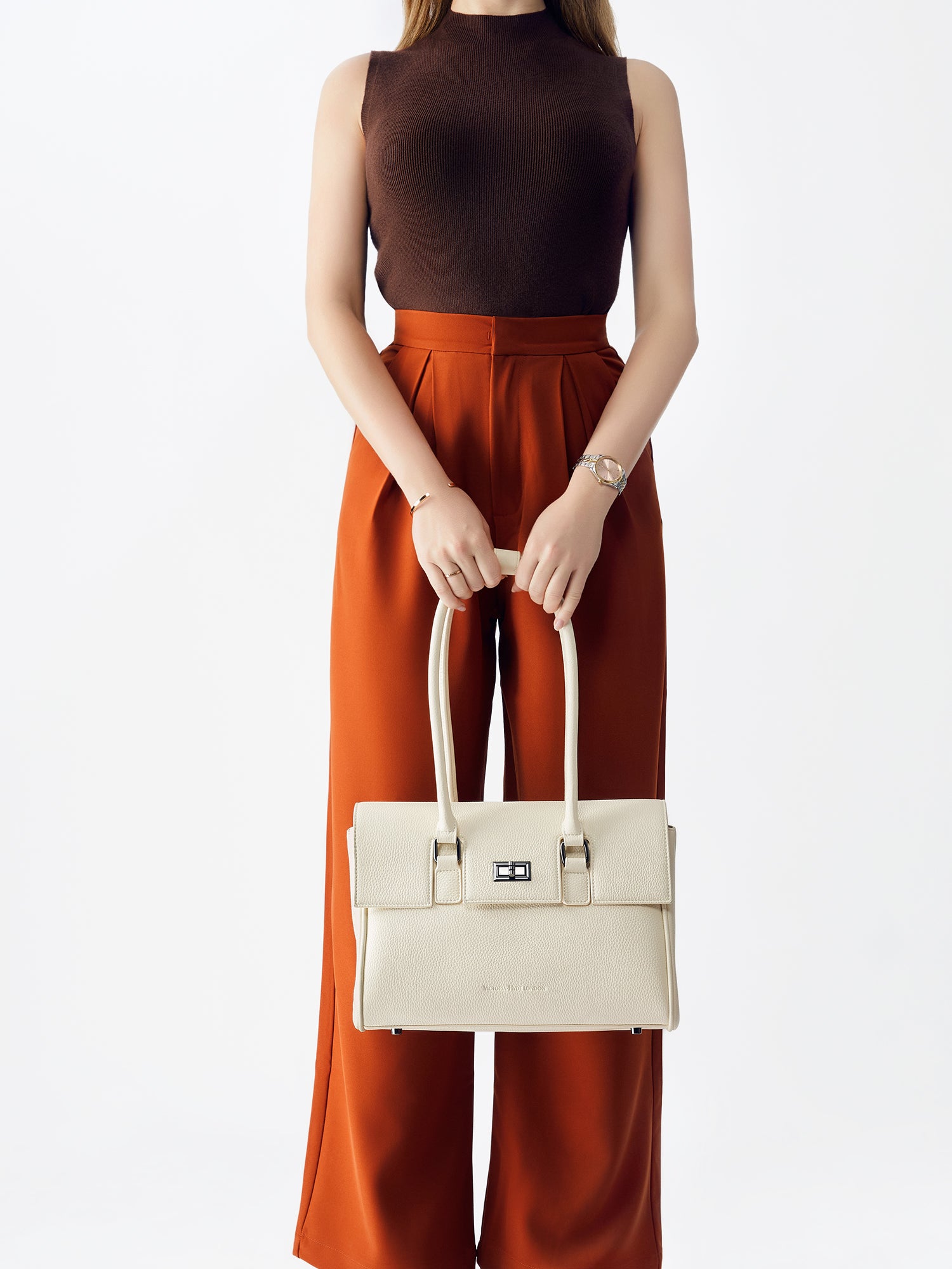 Victoria Hyde Jolene Small White new work bag – pure elegance, tablet compartment for 12.9", vegan leather, water-repellent, perfect for professional women.