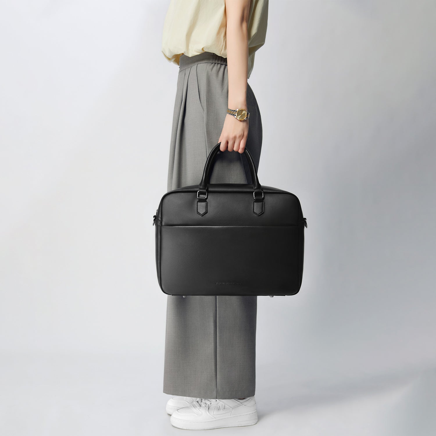 Victoria Hyde New Work Business Bag – elegant black briefcase with laptop compartment, microfiber leather look, organizer, and sustainable Shandong silk. Unisex carry/shoulder bag.