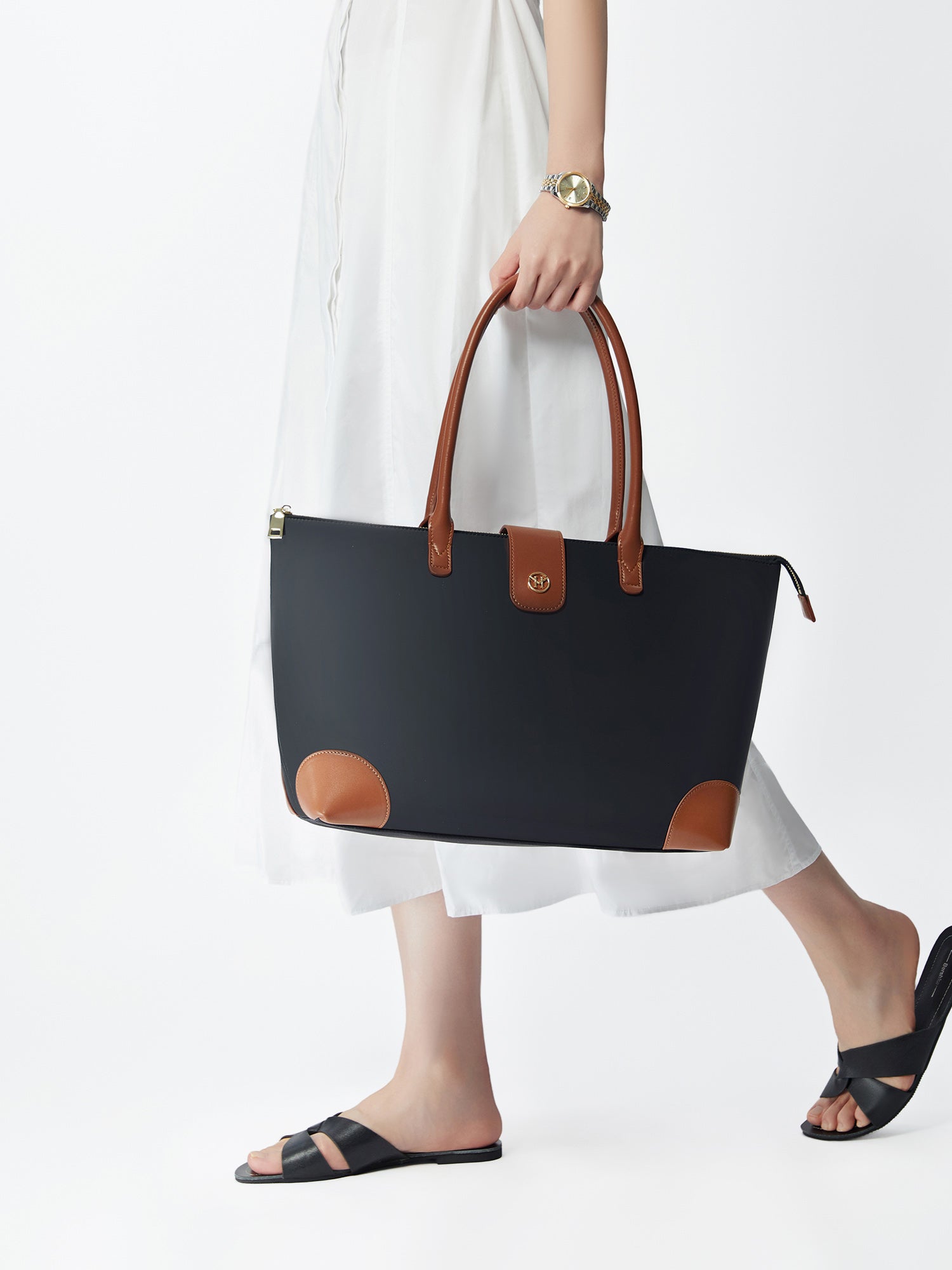 Victoria Hyde Eva Black new work bag – lightweight nylon, laptop/tablet compartment, smart organizer, vegan, water-repellent, scratch-resistant. Ideal for professional women.