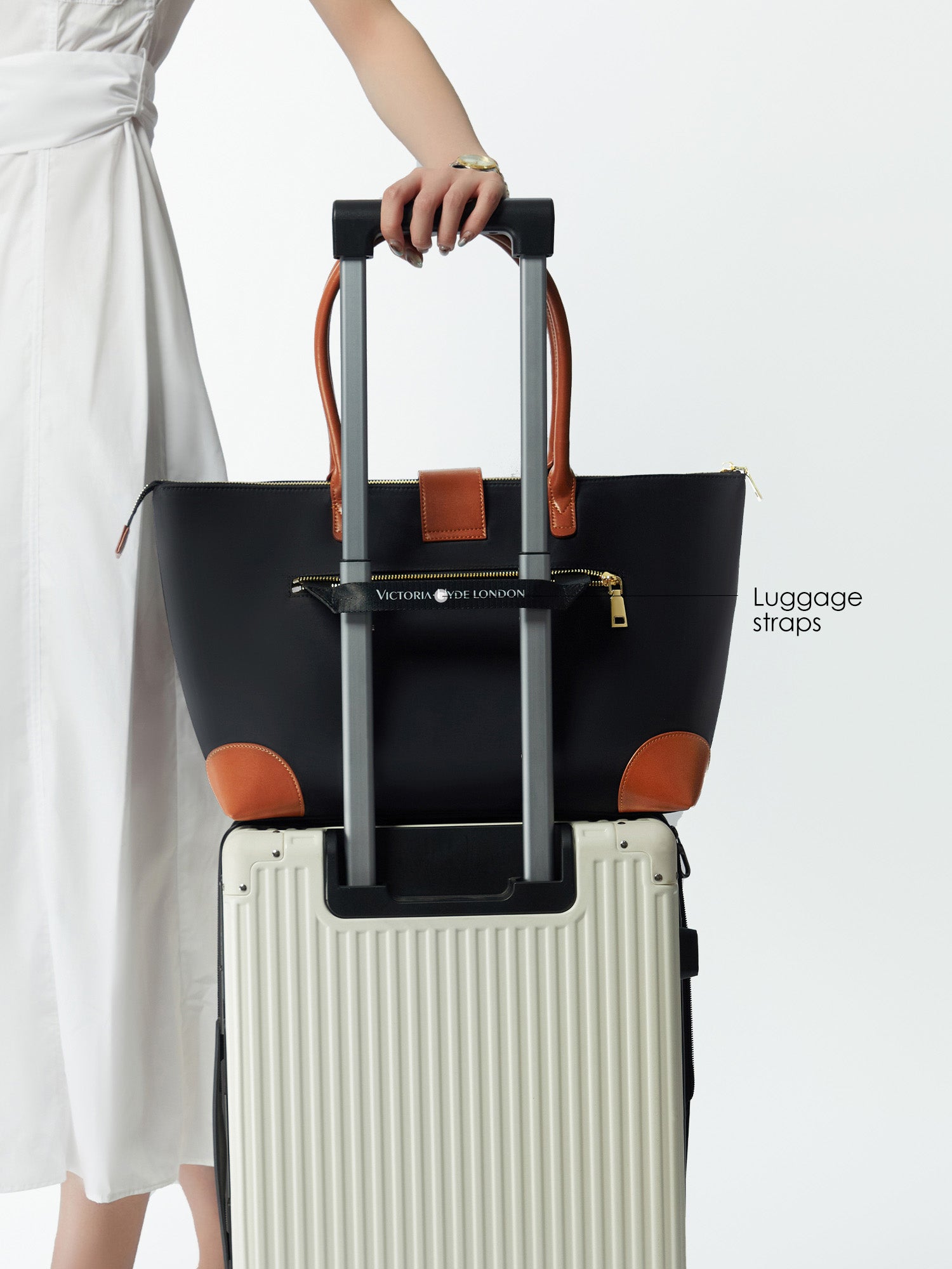 Victoria Hyde Eva Black new work bag – lightweight nylon, laptop/tablet compartment, smart organizer, vegan, water-repellent, scratch-resistant. Ideal for professional women.