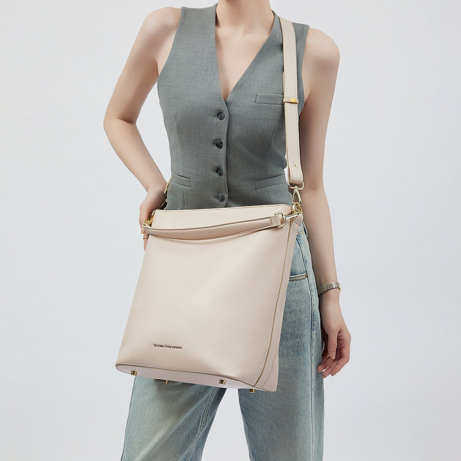 Victoria Hyde Kloey Large work bag in Moon White. Minimalist vegan leather tote with laptop compartment, water-repellent, scratch-resistant. Perfect for professional women.