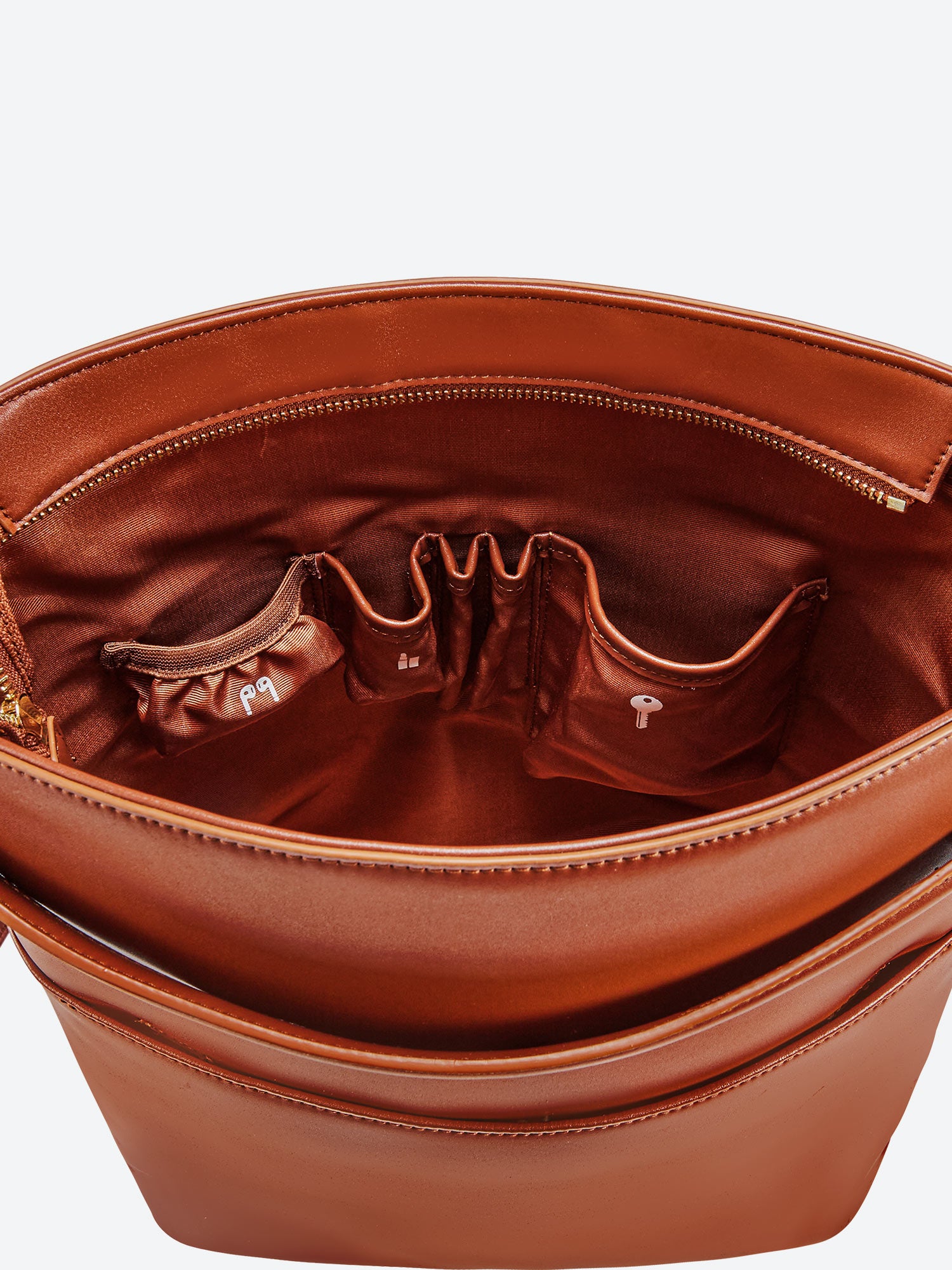 Victoria Hyde Kloey Large work bag in red brown. Minimalist vegan design with laptop compartment, water-repellent microfiber leather for professional women.