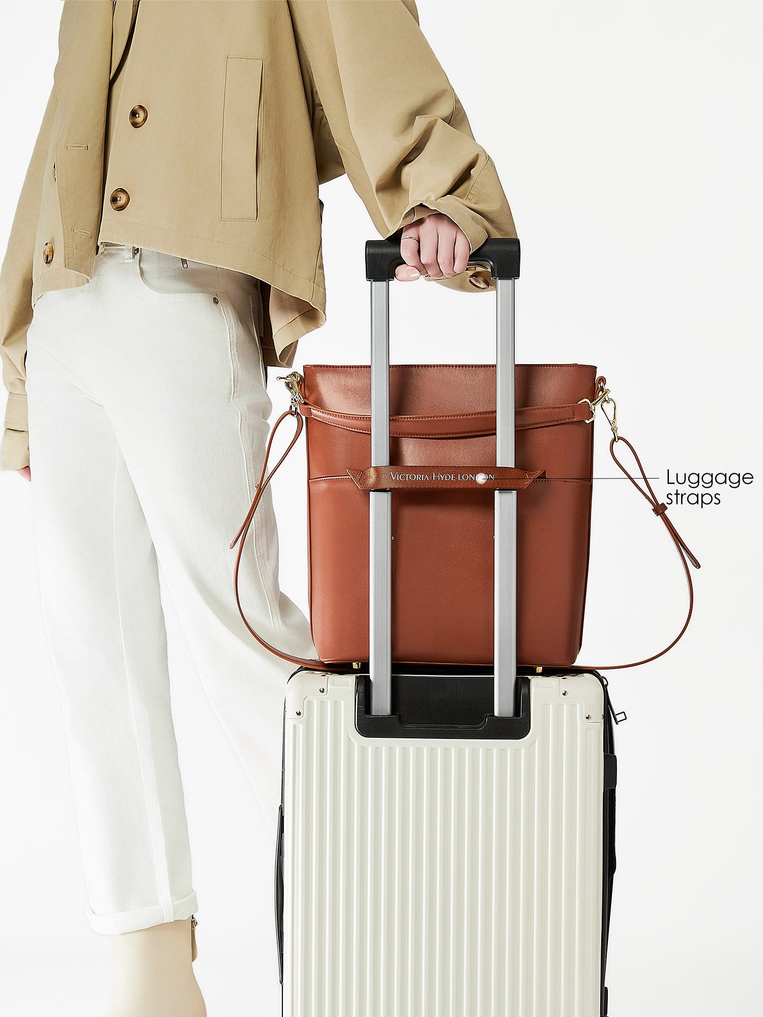 Victoria Hyde Kloey Large work bag in red brown. Minimalist vegan design with laptop compartment, water-repellent microfiber leather for professional women.