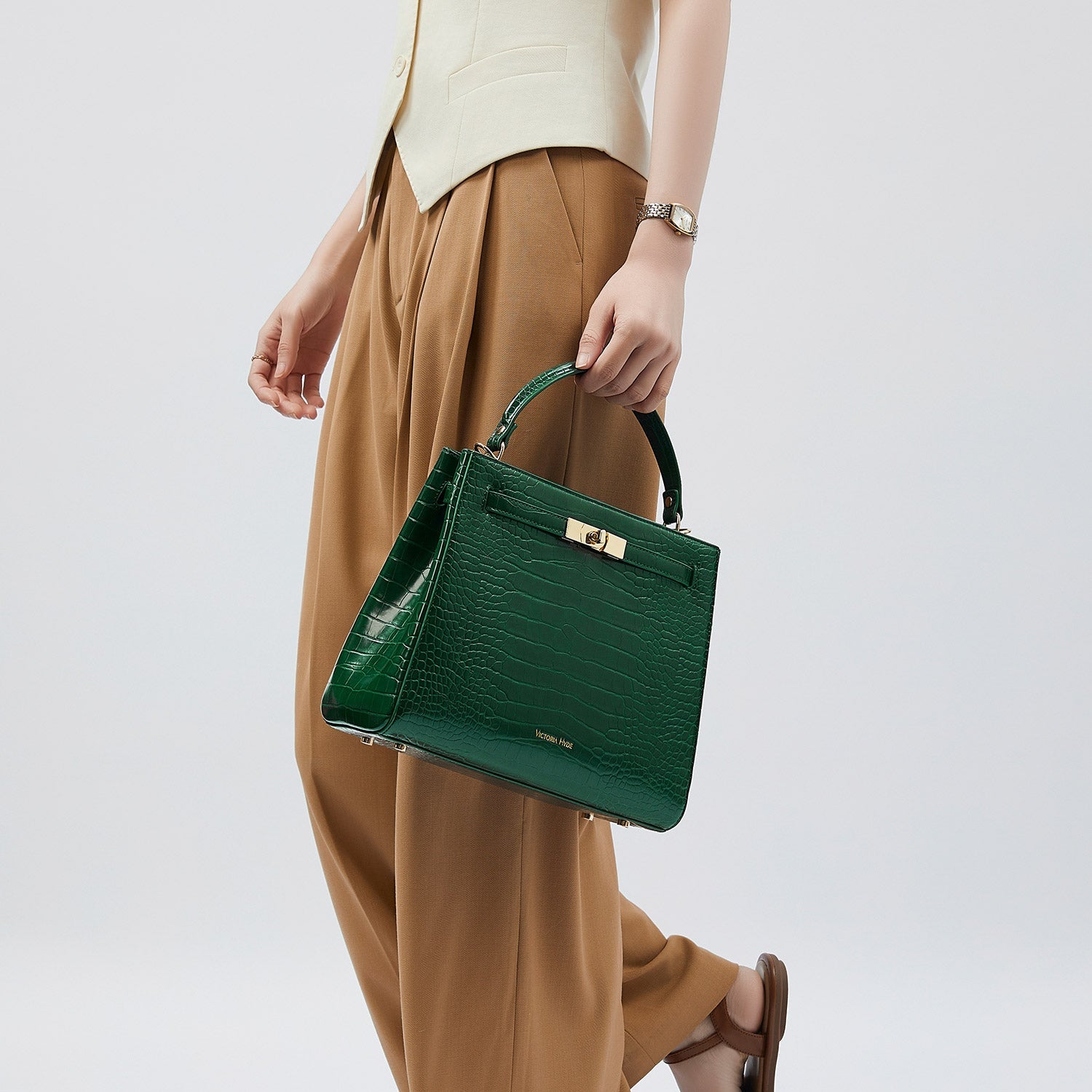 Victoria Hyde Victoria III women's crossbody work bag, trapezoidal synthetic leather, gold clasp, laptop-friendly, organized compartments, ideal for commuting.