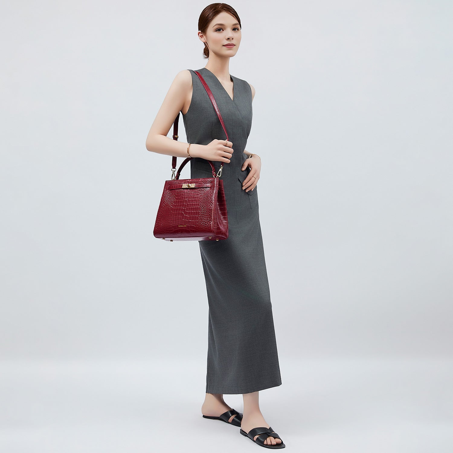 Victoria Hyde Victoria III crossbody work bag: trapezoidal PU leather, gold hardware, fits 12.9" tablet, multiple pockets. Ideal for commuting women.