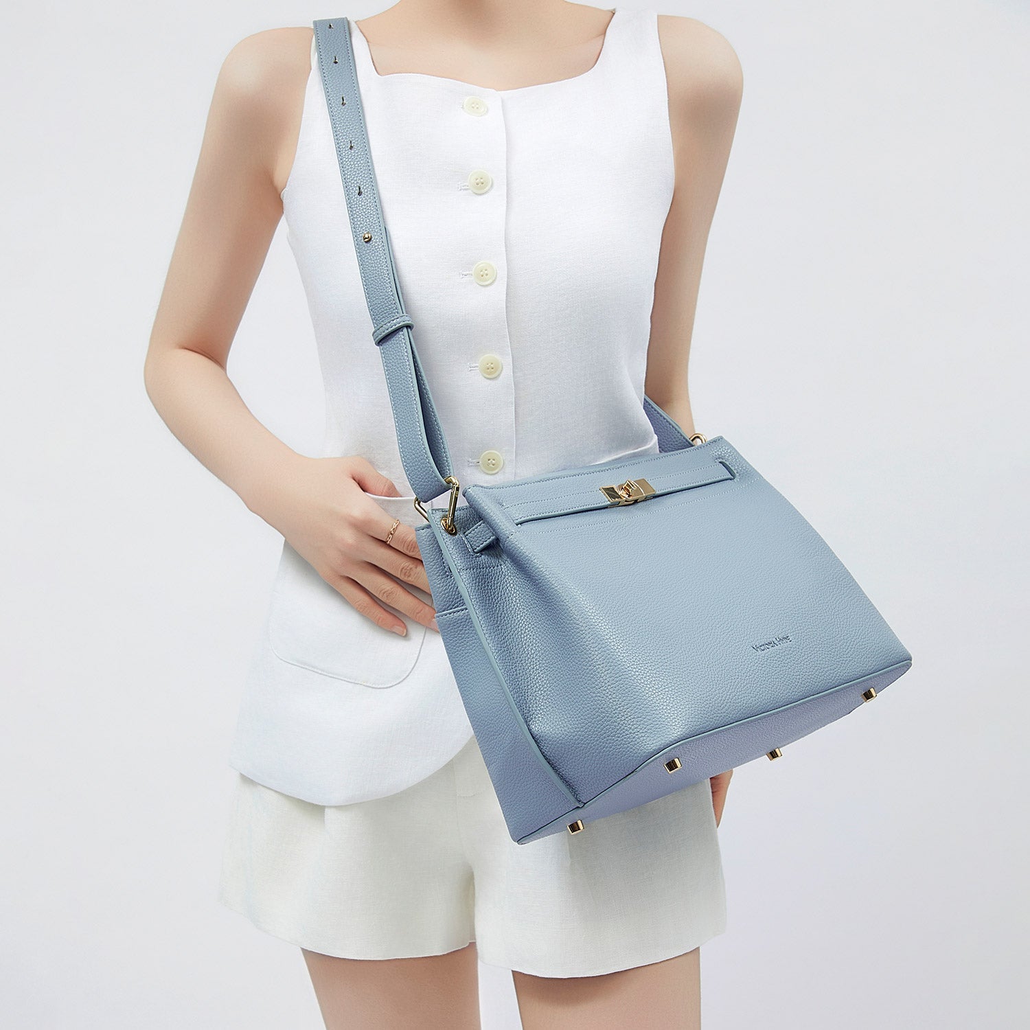 Victoria Hyde Alla Business Bag – crossbody &amp; modern work bag in clean design with gold details, twist lock, PU material, multiple compartments, ideal for commuting women or working moms.