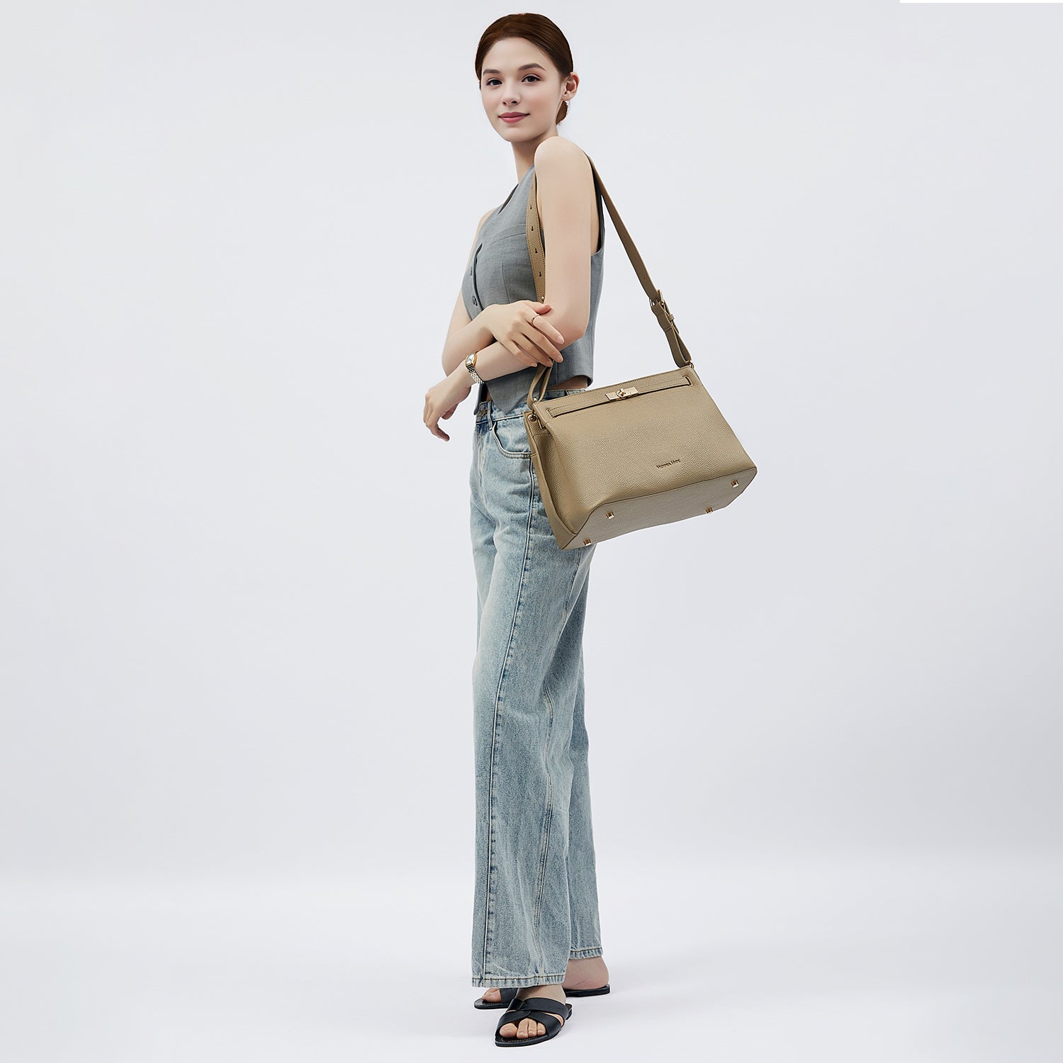 Victoria Hyde Alla Business Bag – modern work bag with gold twist lock, PU leather, key/phone/ID compartments, removable pouch. Perfect for commuting women.