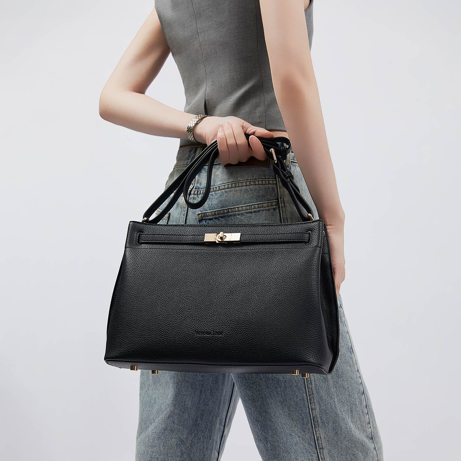 Victoria Hyde Alla Business Bag – elegant crossbody work bag with gold twist lock, PU material, organizer compartments, removable pouch. Ideal for commuting, meetings, working moms. 32×23.5×17 cm.