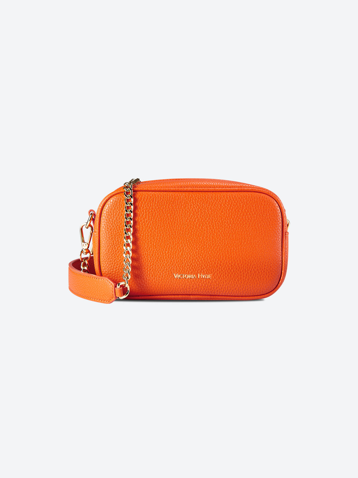 Victoria Hyde Antonia bag in light gold fittings. Microfiber with recycled lining, 18x10.5x9 cm, 0.3kg. Front pockets, card slot, slogan: Love what you do.