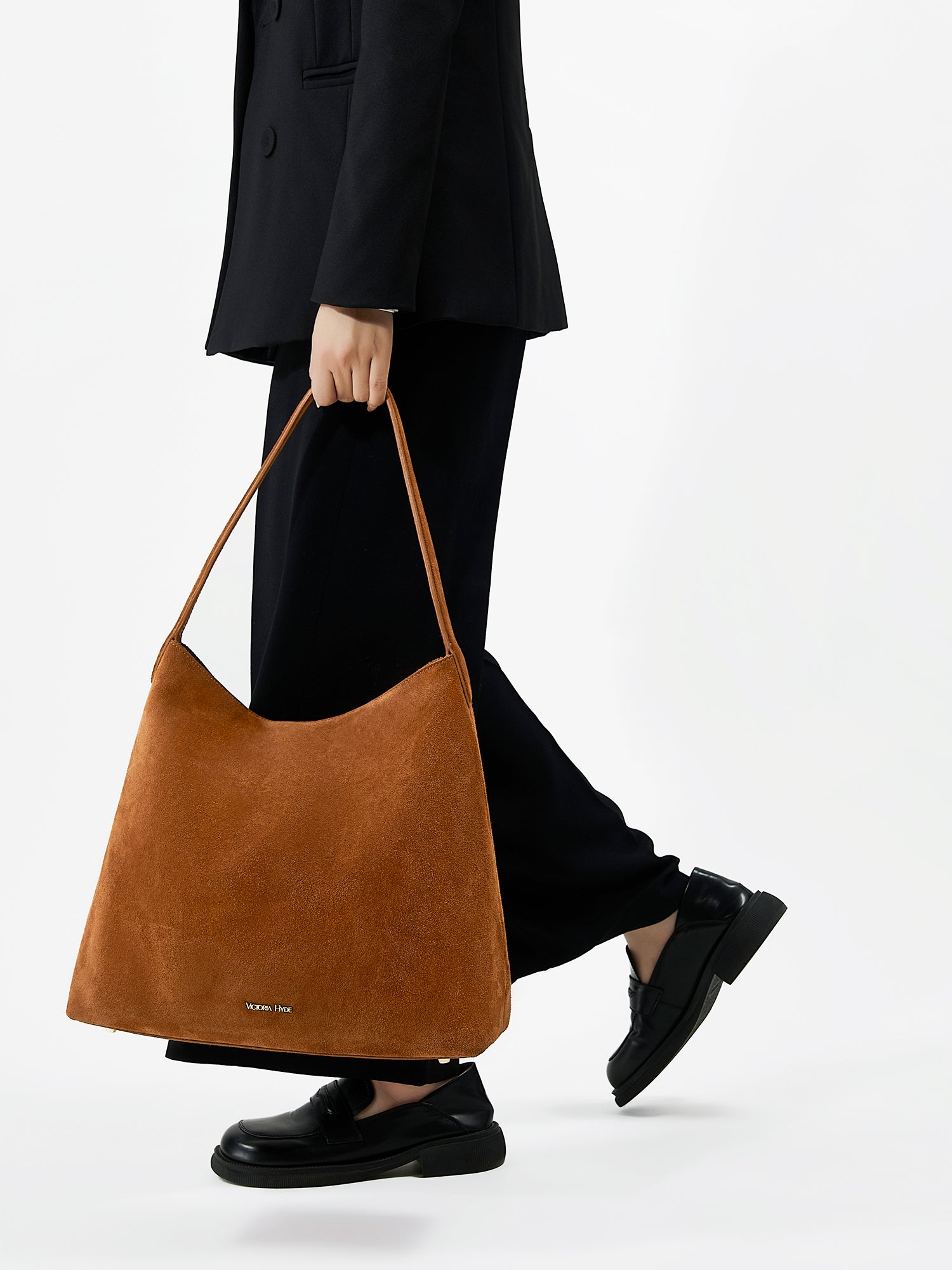 Victoria Hyde split leather shoulder bag for modern women. Light gold fittings, padded sunglasses pocket, trolley strap, “Love what you do” detail. 0.65 kg.