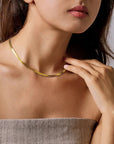 Victoria Hyde, Halskette, VH80091F, Lamia, Light Gold, Modelbild-3Victoria Hyde Lamia light gold snake chain necklace – stainless steel, 400mm+50mm length, elegant jewelry for a fashionable look.

