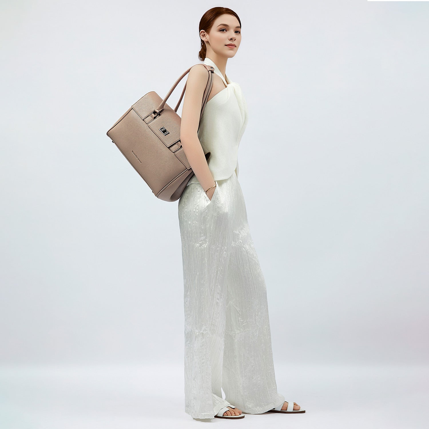 New Work Bag Jolene Nude modern work bag sustainable tote bag with laptop compartment for women in business